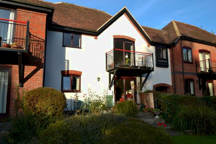 1 Bedroom Apartment To Rent In Swan Court, Newbury, RG14