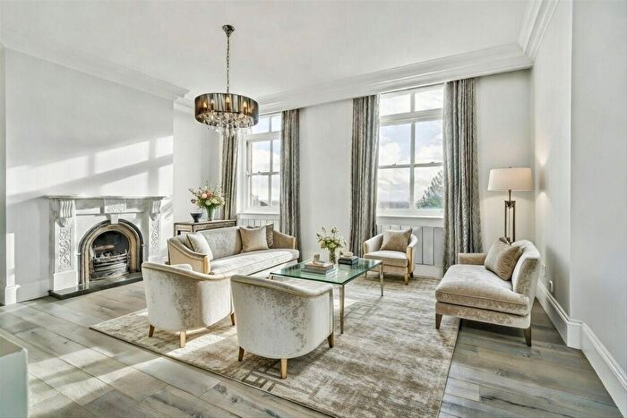 3 Bedroom Flat To Rent In The Downs, Wimbledon, SW20