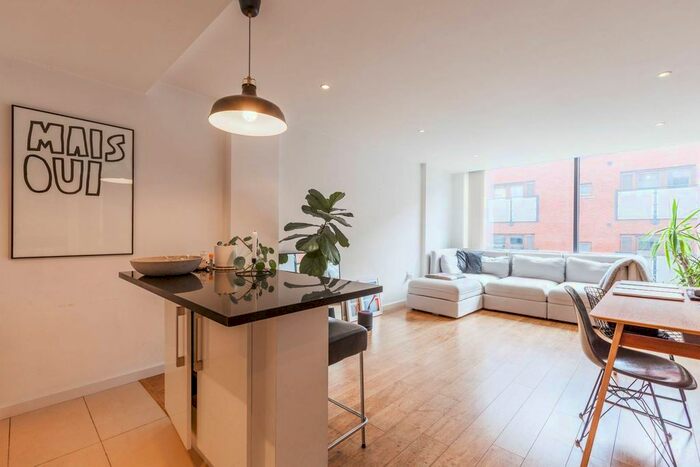 2 Bedroom Flat To Rent In Waterson Street, Shoreditch, London, E2