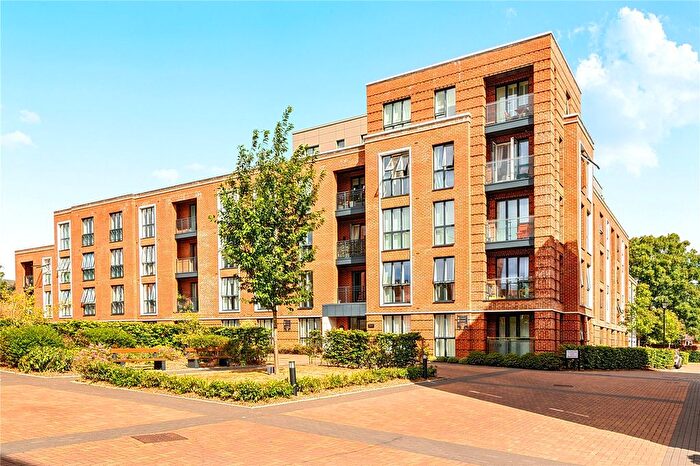 1 Bedroom Flat For Sale In Fellowes Rise, Winchester, Hampshire, SO22