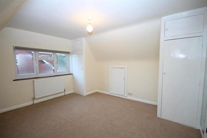 2 Bedroom Detached House To Rent In Downs Way, Great Bookham, KT23