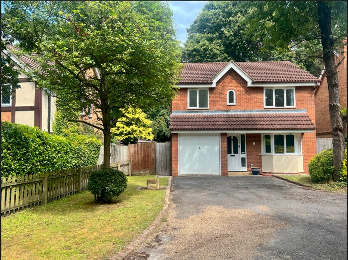 4 Bedroom Detached House To Rent In Wynne Gardens, GU52