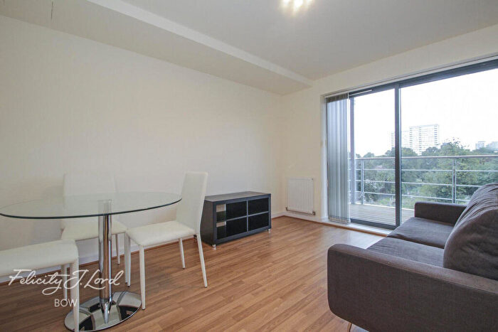 1 Bedroom Flat To Rent In Hamlets Way, London, E3