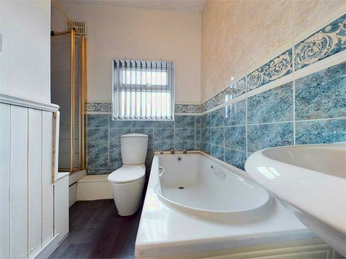 3 Bedroom End Of Terrace House For Sale In Cross Street, Wombwell, Barnsley, South Yorkshire, S73
