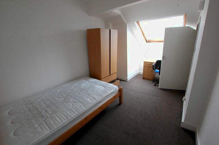 3 Bedroom Terraced House To Rent In Cecil Square, Sheffield, South Yorkshire, S2