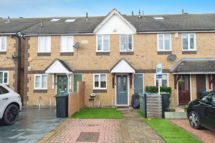 2 Bedroom Terraced House For Sale In Ellerton Road, Surbiton, KT6