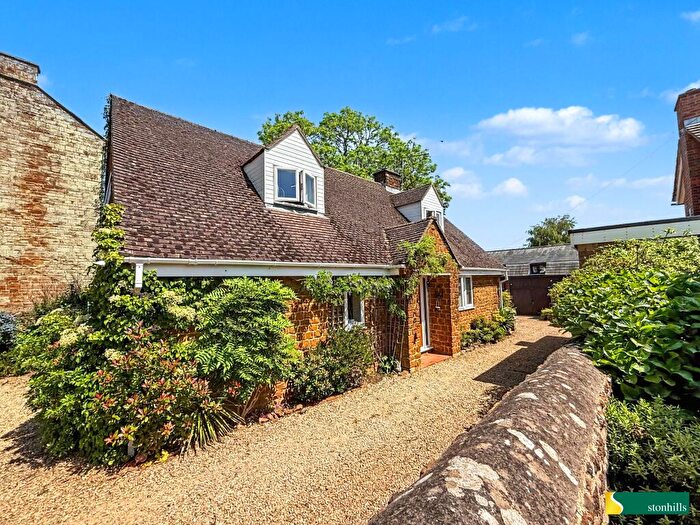 3 Bedroom Detached House For Sale In Lime Avenue, Eydon, West Northamptonshire, NN11