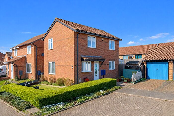 3 Bedroom Detached House For Sale In Kelso Close, Bletchley, Milton Keynes, MK3