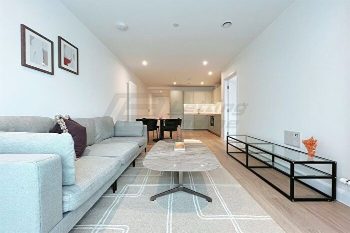 1 Bedroom Flat To Rent In , Eden Place, E16