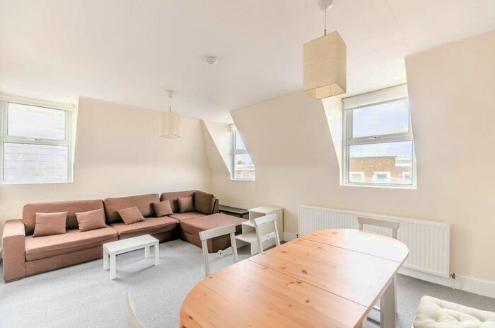 3 Bedroom Flat To Rent In Coldharbour Lane, Brixton, London, SE5