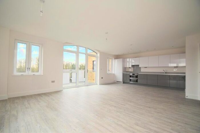 2 Bedroom Flat To Rent In Swan Street, Isleworth, TW7