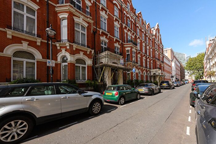 3 Bedroom Flat For Sale In Carlisle Place, SW1P