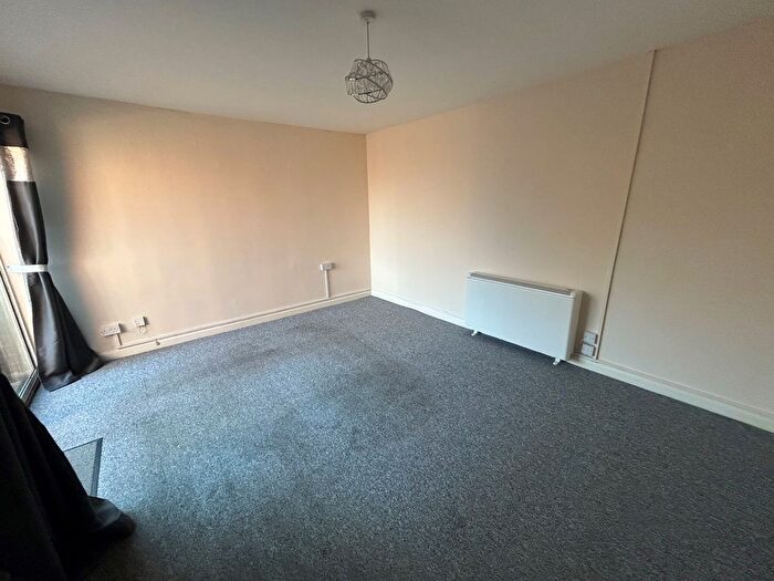 2 Bedroom Flat To Rent In Prospect Lane, Solihull, B91