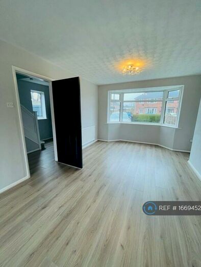 3 Bedroom Semi-Detached House To Rent In Quarry Drive, Kirkby-In-Ashfield, Nottingham, NG17