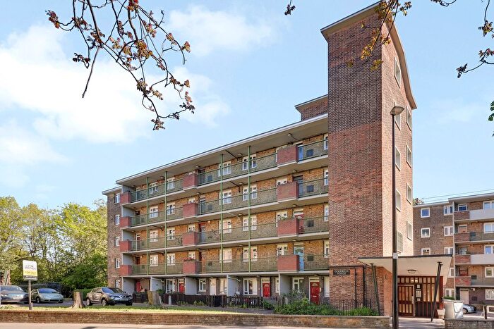 3 Bedroom Flat For Sale In Goodrich House, Sewardstone Road, London, E2