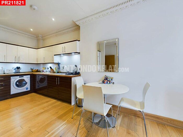 1 Bedroom Flat To Rent In School Mews, Shadwell, – Bedroom Flat, E1