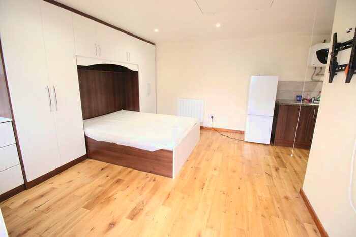 Studio To Rent In Letchworth Avenue, Feltham, Middlesex, TW14