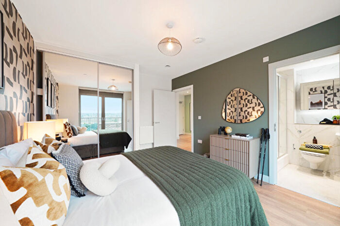 2 Bedroom Apartment To Rent In The Oakgate, KT22