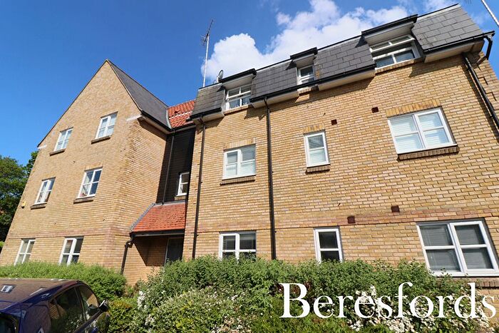 2 Bedroom Flat To Rent In Hazel Close, Laindon, SS15