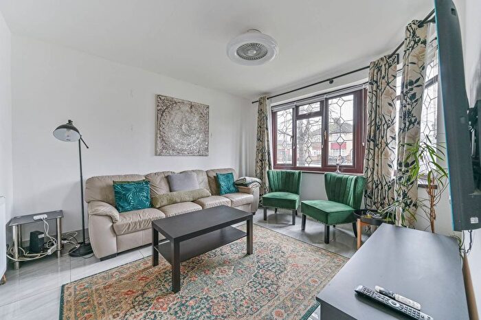 3 Bedroom Semi Detached House To Rent In London Road, Mitcham, CR4