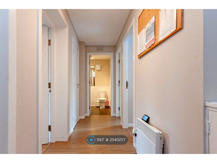 3 Bedroom Flat To Rent In Loch Street, Aberdeen, AB25