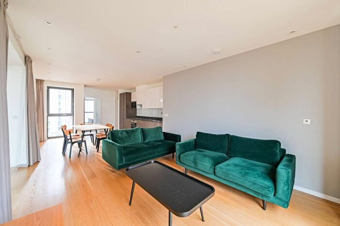 3 Bedroom Flat To Rent In Raywood Mansions, East Village, Stratford, London, E20