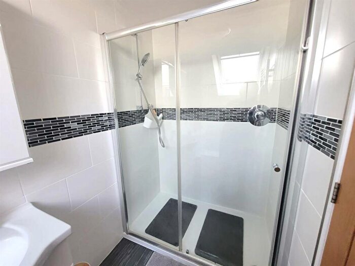 2 Bedroom House For Sale In Draycott Avenue, Hornsea, HU18