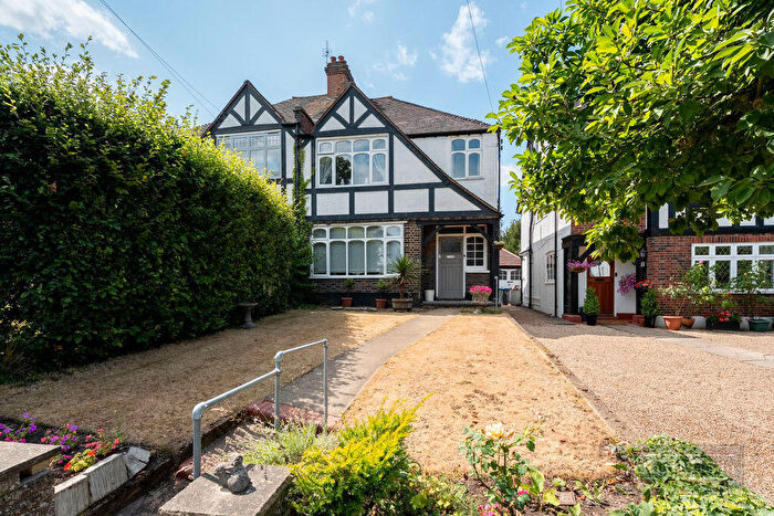 3 Bedroom Semi Detached House For Sale In Victoria Avenue, South Croydon, CR2