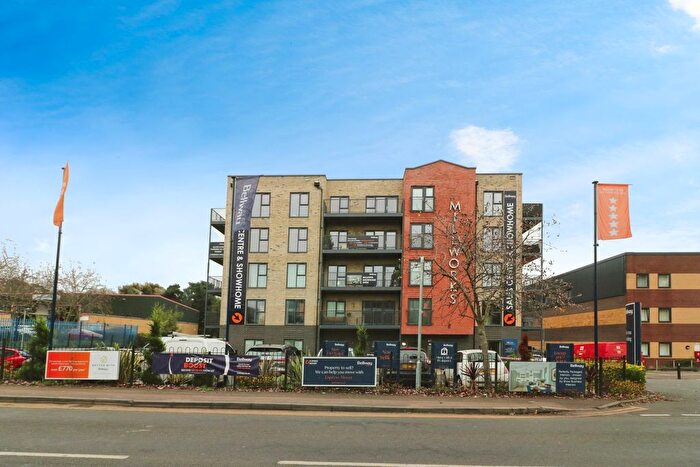 2 Bedroom Flat To Rent In Home Park Mill Link, Kings Langley, WD4