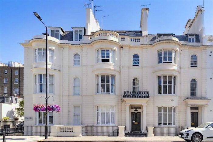 2 Bedroom Flat To Rent In Gloucester Terrace, London, W2