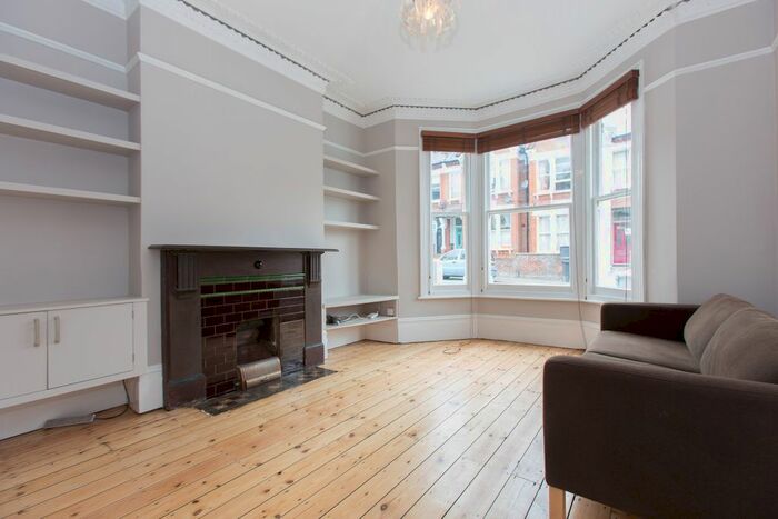 2 Bedroom Flat To Rent In Helix Road, London, SW2