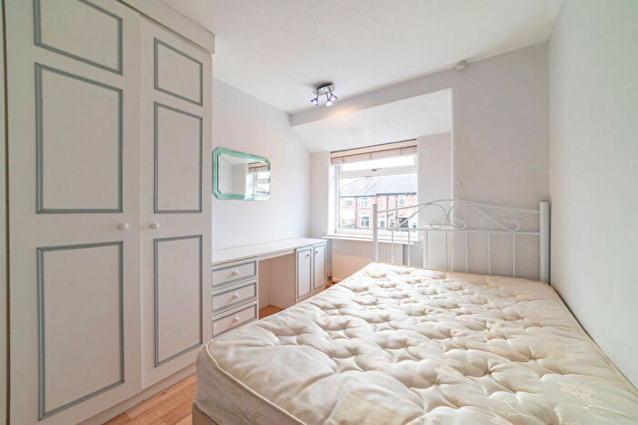 2 Bedroom Semi-Detached House For Sale In Deganwy Grove, South Reddish, Stockport, SK5