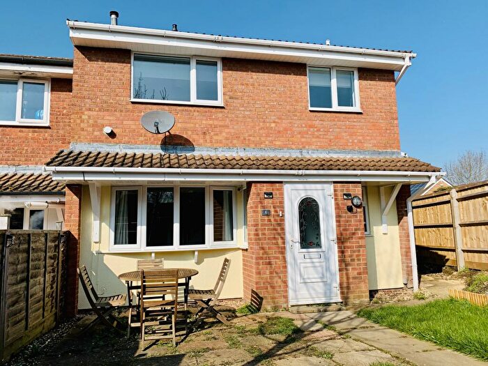 2 Bedroom House To Rent In Alder Close, Swindon, SN2