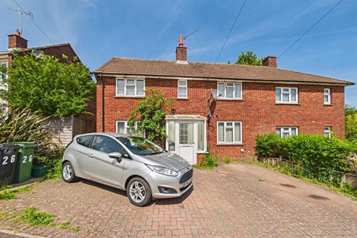 3 Bedroom Semi Detached House For Sale In Kipling Walk, Basingstoke, RG22