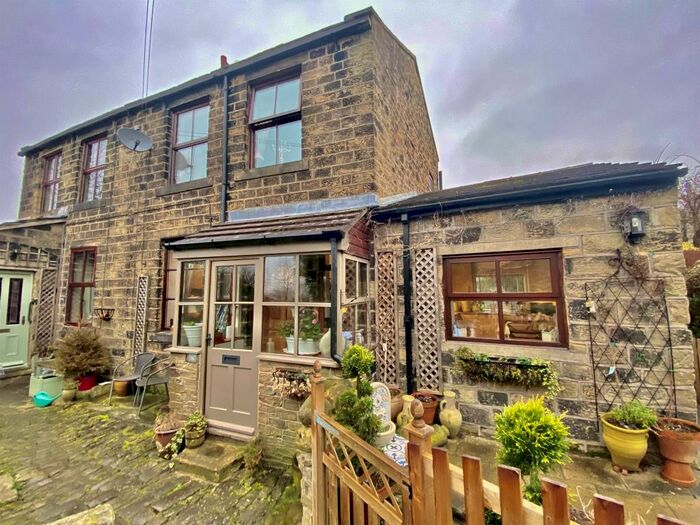 2 Bedroom Semi-Detached House For Sale In Hainworth, Hainworth, Keighley, BD21