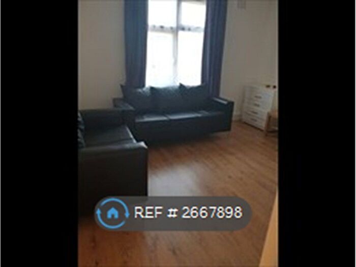3 Bedroom Flat To Rent In Chandos Road, London, NW2
