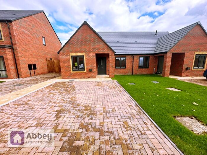 2 Bedroom Semi-Detached Bungalow To Rent In Paragon Road, Leicester, LE4