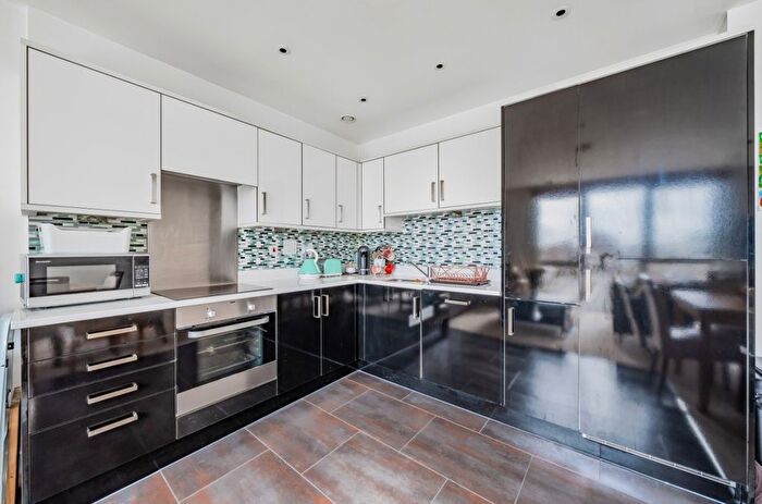 2 Bedroom Flat To Rent In Bellville House, Greenwich, SE10