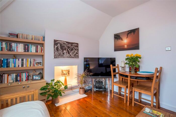 2 Bedroom Flat To Rent In St. Albans Road, Dartmouth Park, London, NW5