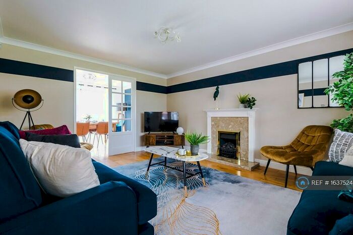 6 Bedroom Detached House To Rent In Gloucester Close, Nuneaton, CV11