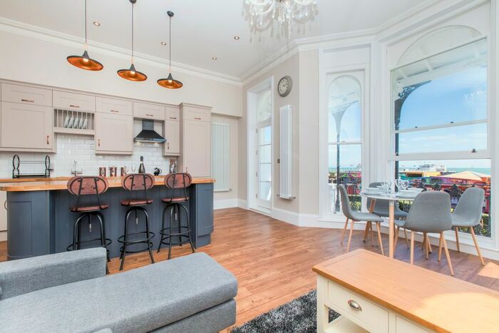 2 Bedroom Flat To Rent In Marine Parade, Worthing, BN11