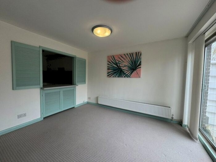 1 Bedroom Studio To Rent In The Knoll, London, W13