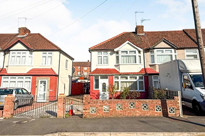 3 Bedroom End Of Terrace House For Sale In Orchardleigh Avenue, Enfield, EN3