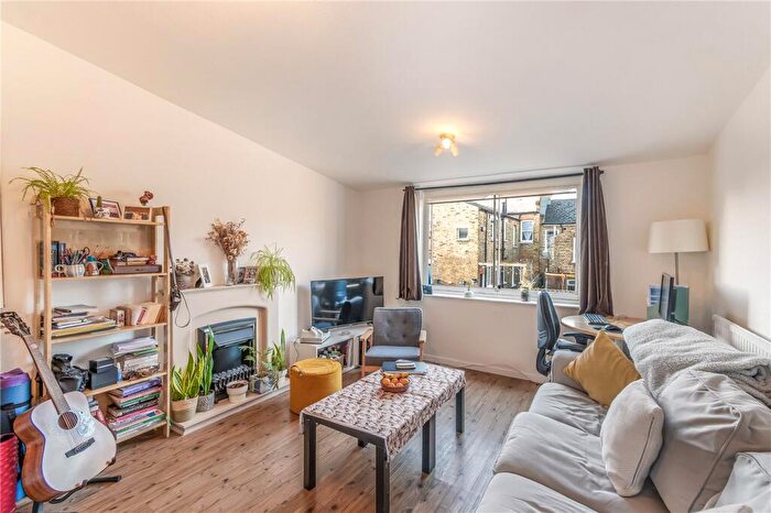 1 Bedroom Maisonette To Rent In Hindmans Road, East Dulwich, London, SE22