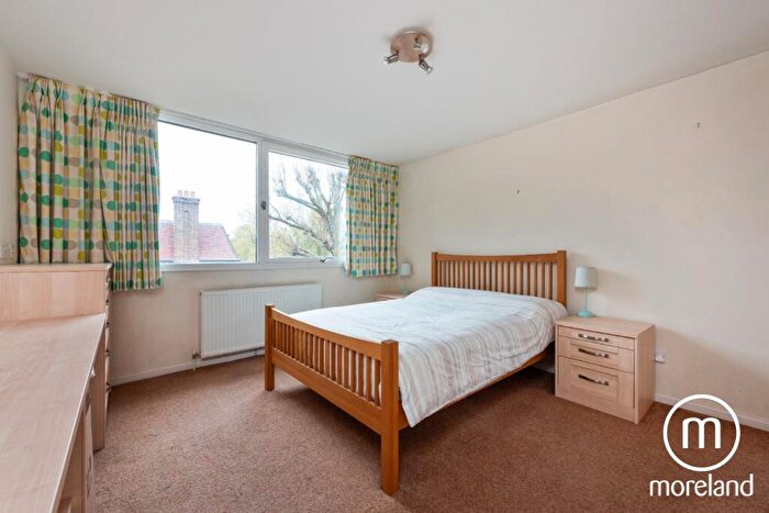 2 Bedroom Apartment To Rent In Chandos Way, Golders Green, NW11