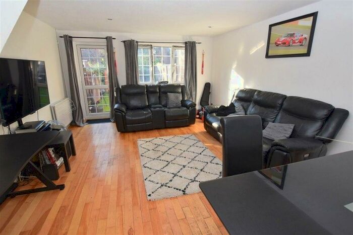 3 Bedroom House To Rent In Emerald Close, Beckton, E16