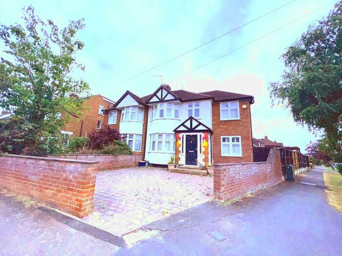 3 Bedroom Semi-Detached House To Rent In Mimms Hall Road, Potters Bar, EN6