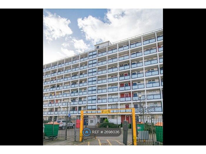 2 Bedroom Flat To Rent In Trinity Gardens, London, E16