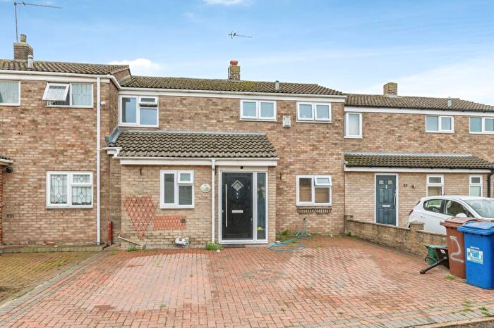 3 Bedroom House For Sale In Lamb Close, Tilbury, Essex, RM18