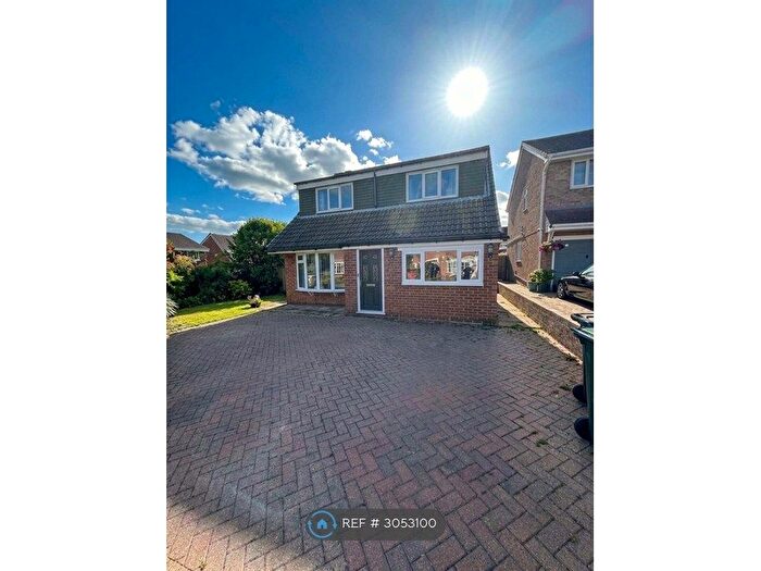 4 Bedroom Detached House To Rent In Fernhurst Close, Mirfield, WF14